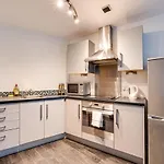 Comfy 2 Bedroom 2 Bath Apt Near Etihad